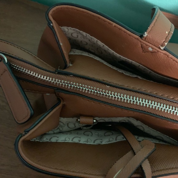 GUESS purse - Picture 2 of 6